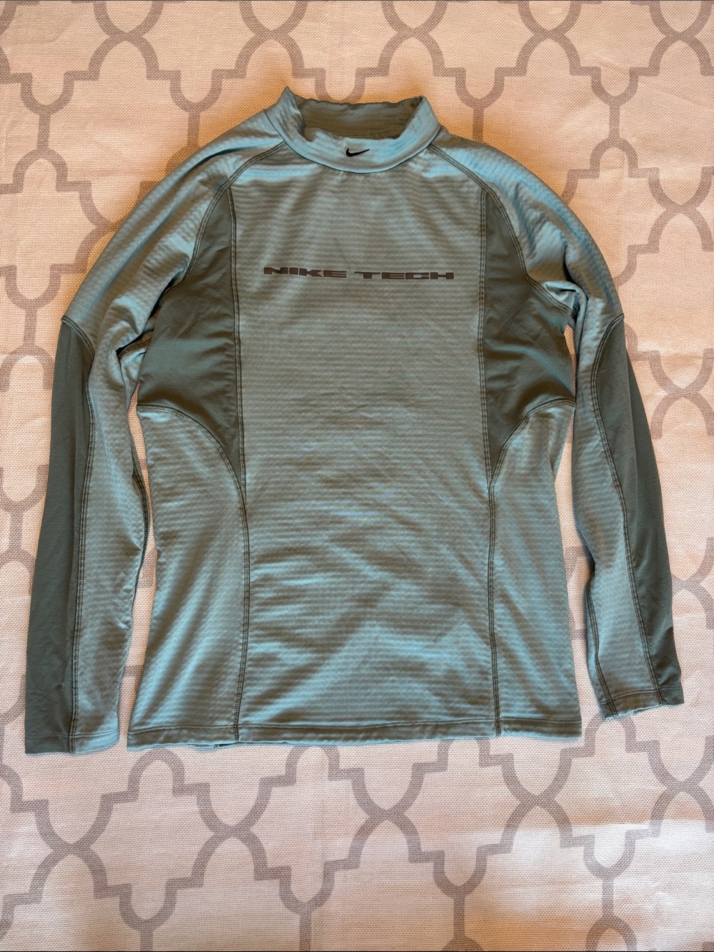 Nike Tech Men’s Thermal Base Layer in Sage Green size medium
